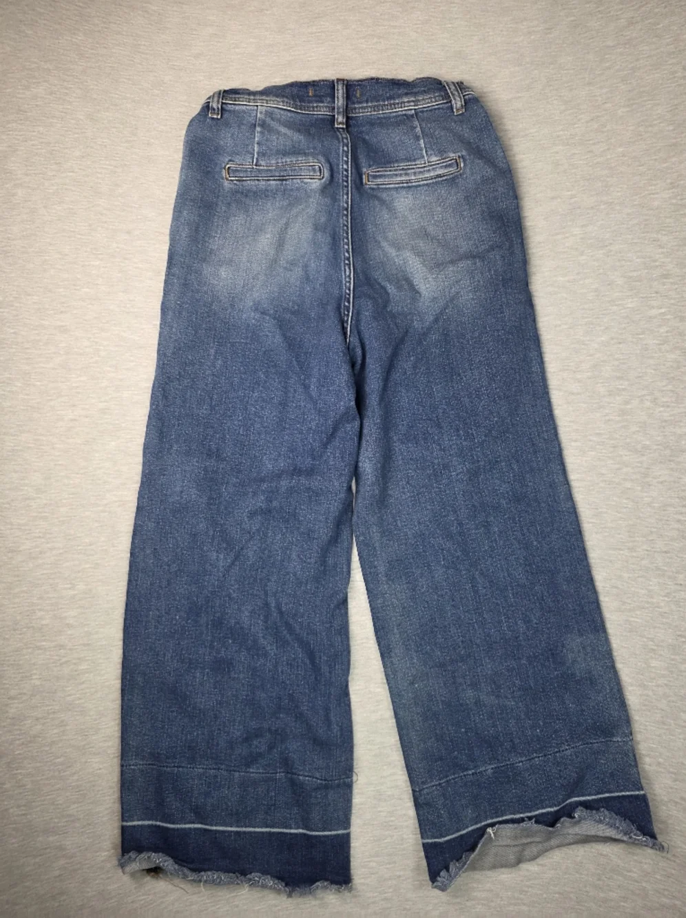 Free People Cropped Wide Leg Raw Hem High Rise Jeans in Medium Blue Size 28
